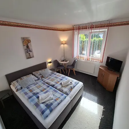 Pensionat Three 3*